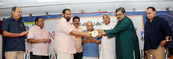 Actor Madhu releasing Kunjoonju Kathakal by handing over a copy to D. Babu Paul on March 1, 2016